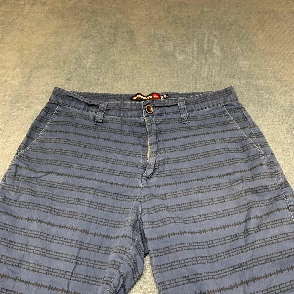Quiksilver Chino Shorts Mens 32 Navy Blue Aztec Pattern Hiking Casual Outdoor
